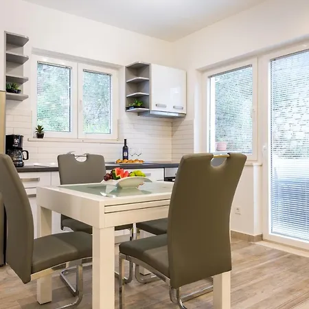 Helen Apartmán